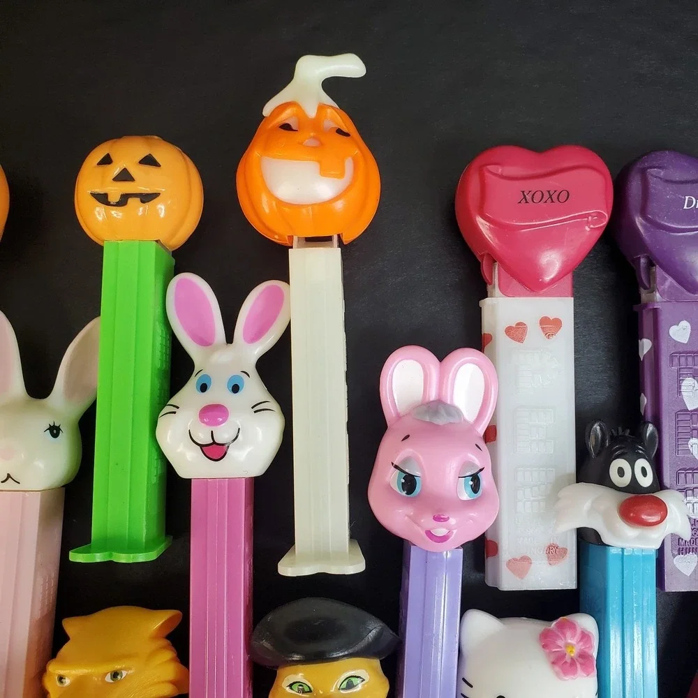 PEZ Candy‎ Dispenser Lot Of 18 - Halloween Easter Hello Kitty Dino Taz Sylvester